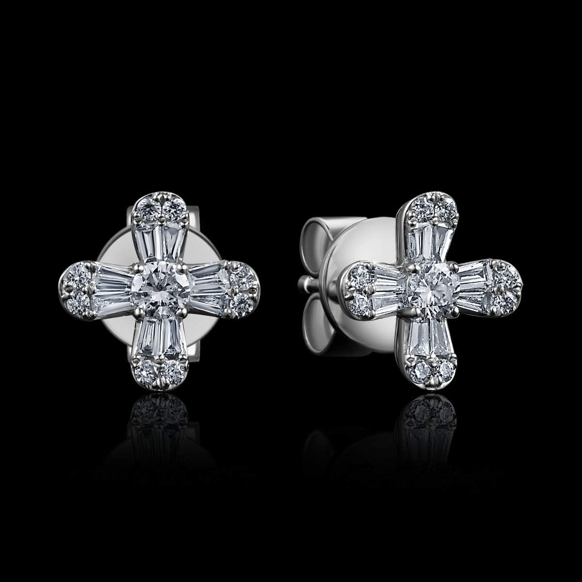 BO OR GRIS 750/00 2.17g 16 DIAMANTS TRAPEZE 0.17CT 18 DIAMANTS RONDS 0.16CT