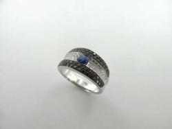 BAGUE OR GRIS 750/00 6.12g SAPHIR 0.43CT DIAMANTS 0.24CT DIAMANTS NOIRS 0.53CT T54