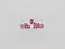 BAGUE OR GRIS 750/00 7.60g 40 RUBIS 0.90 44 DIAMANT 0.52 T54