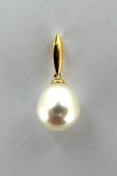 PENDENTIF OR JAUNE 750/00 EAU DOUCE CHINE 9/9,5MM POIRE BLANCHE