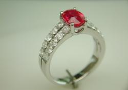 BAGUE OR 750/00 5.20g 1 RUBIS 1.58CT 20 DIAMANTS 1.02CT T54