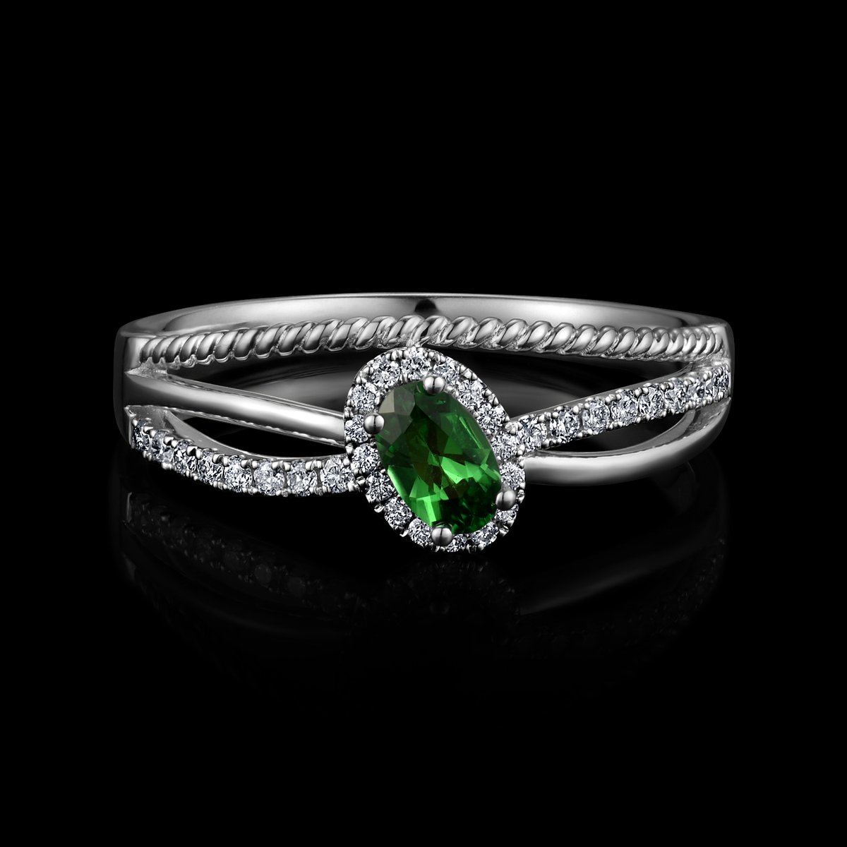 BAGUE OR GRIS 750/00 2.53g 1 TSAVORITE OVALE 0.25CT 33 DIAMANTS RONDS 0.15CT