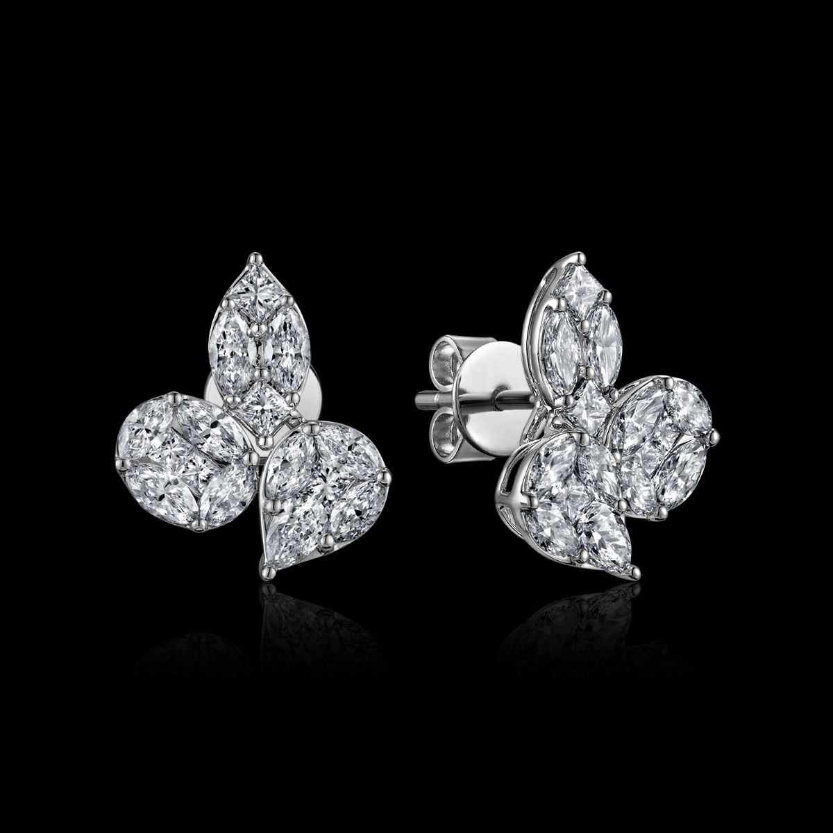 BO OR GRIS 750/00 2.78g 10 DIAMANTS PRINCESSES 0.44CT 2 DIAMANTS POIRES 0.19CT 18 DIAMANTS MARQUISES 1.17CT