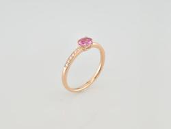 BAGUE OR ROSE 750/00 2.13g 1 SAPHIR ROSE 0.50 12 DIAMANTS 0.07