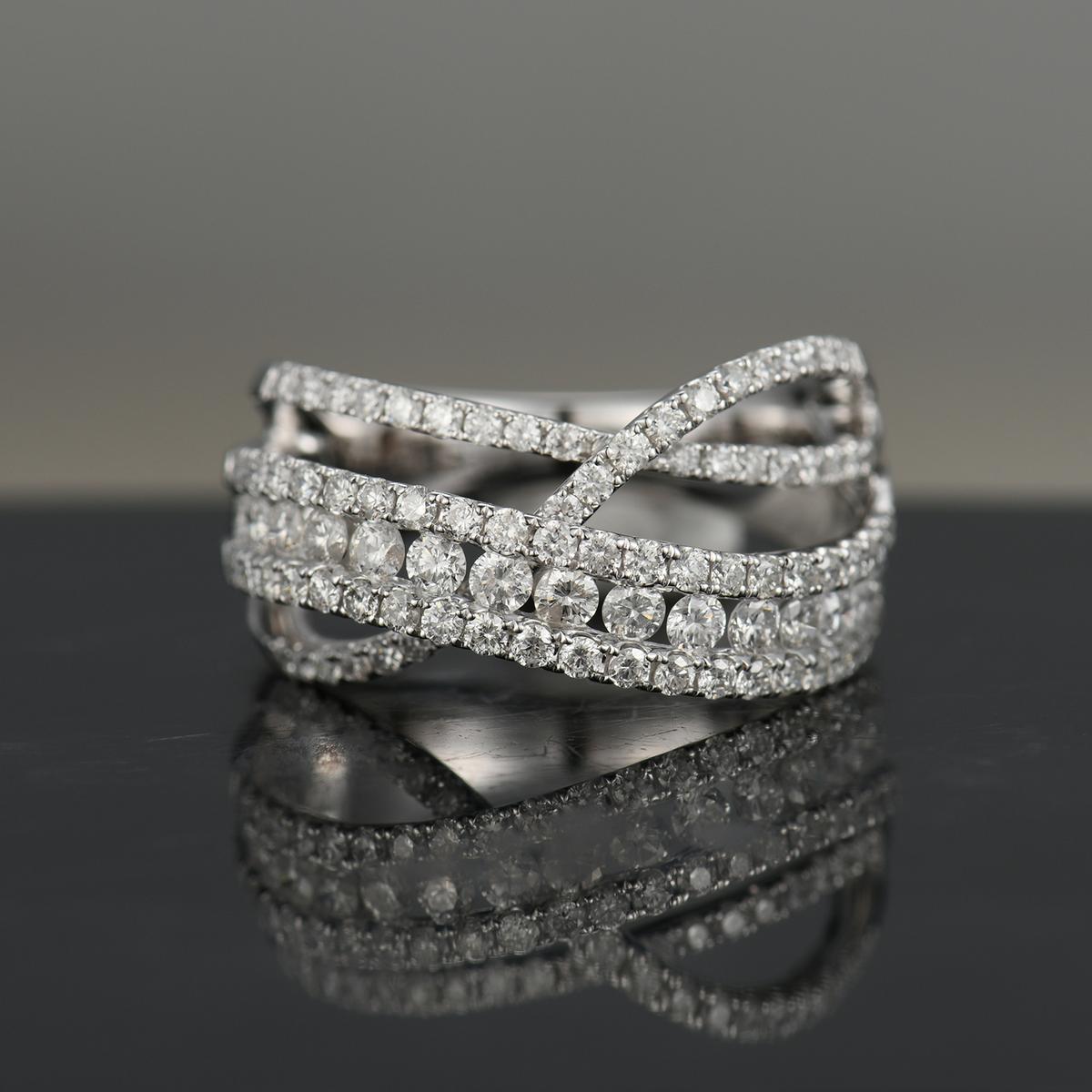 BAGUE OR GRIS 750/00 13.30g 55 DIAMANTS NOIRS 0.35CT 133 DIAMANTS RONDS 1.63CT