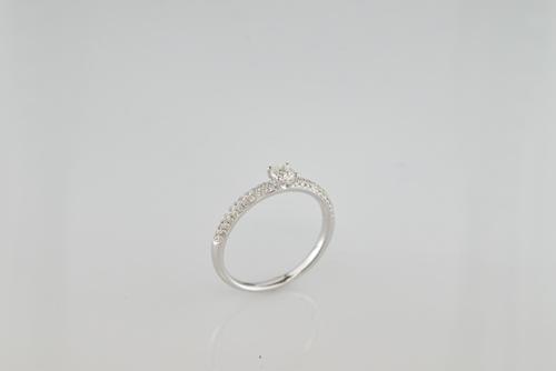 BAGUE OR GRIS 750/00 2.90g 67 DIAMANTS 0.51CT