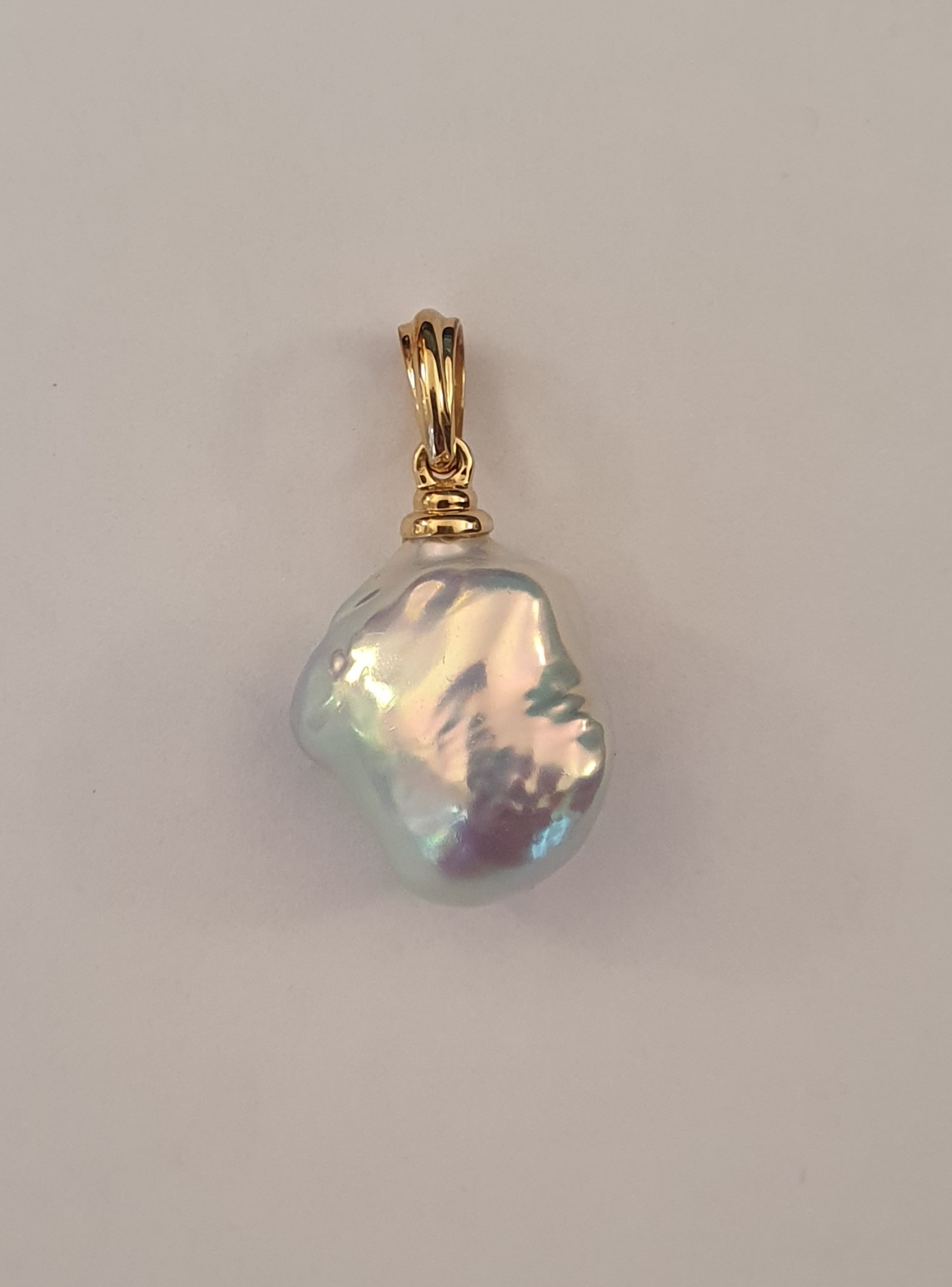 PENDENTIF OR JAUNE 750/00 0.35g EAU DOUCE CHINE 13/15MM BAROQUE BLANCHE