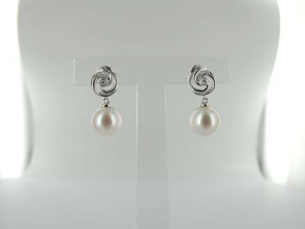 BO OR GRIS 375/00 1.05g EAU DOUCE CHINE 7,5/8MM SEMI-RONDE BLANCHE 2 DIAMANT BLANC 0.02CT