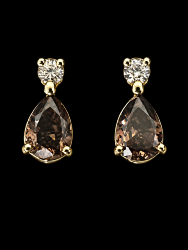 BO OR JAUNE 750/00 1.90g 2 DIAMANTS POIRES ET 2 RONDS DE COULEUR 1.00CT