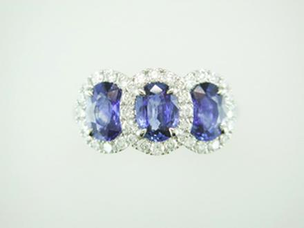 BAGUE OR GRIS 750/00 6.46g 3 SAPHIR 2.97 38 DIAMANT 0.57 T54