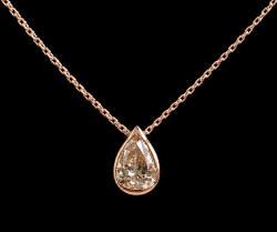 COLLIER OR GRIS 750/00 1.92 g 2 DIAMANTS POIRE 0.33 CT RD 0.14 CT