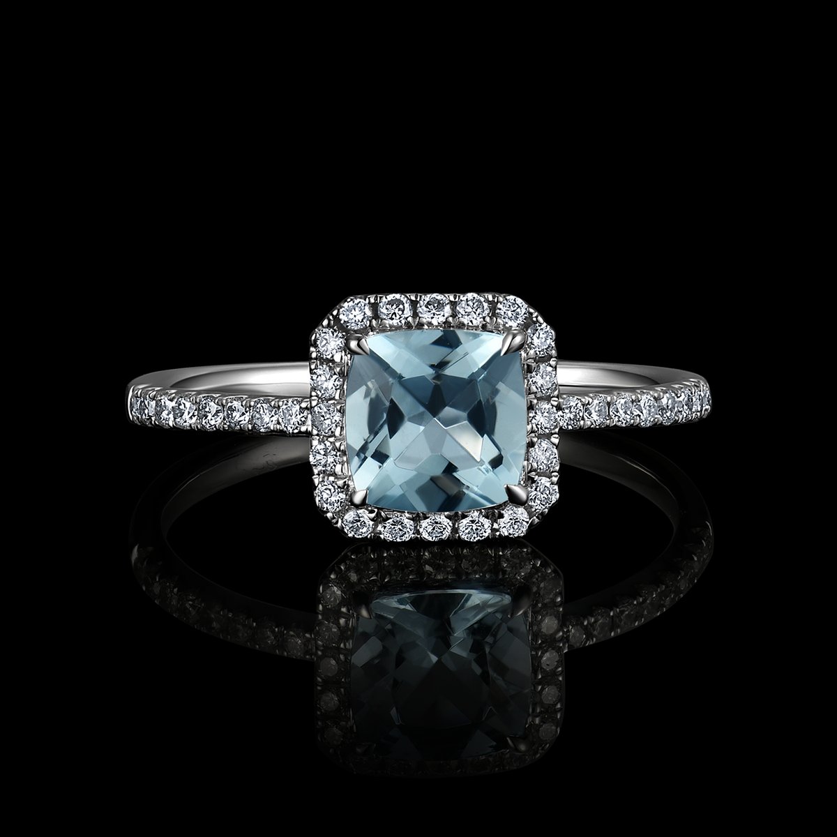BAGUE OR GRIS 750/00 1.22g 1 AIGUE-MARINE COUSSIN 0.80CT 36 DIAMANTS RONDS 0.23CT