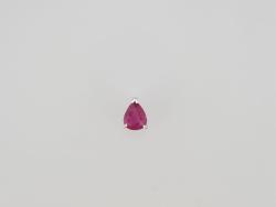 PENDENTIF OR GRIS 750/00 0.76g RUBIS 0.77CT