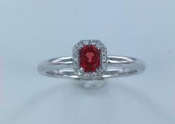 BAGUE OR GRIS 750/00 2.76g 1 RUBIS 0.44CT 14 DIAMANT 0.05CT T54