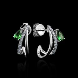 BO OR JAUNE ET OR GRIS 750/00 2.80g 2 POIRES TSAVORITES 0.38CT 22 DIAMANTS RONDS 0.15CT