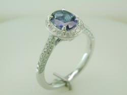 BAGUE OR GRIS 750/00 3.96g 1 SAPHIR 1.49CT 66 DIAMANTS 0.56CT T54