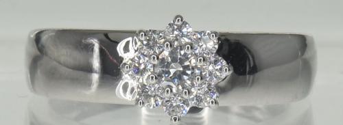 BAGUE OR GRIS PALLADIE 750/00 4.94g 9 DIAMANT 0.31CT T54