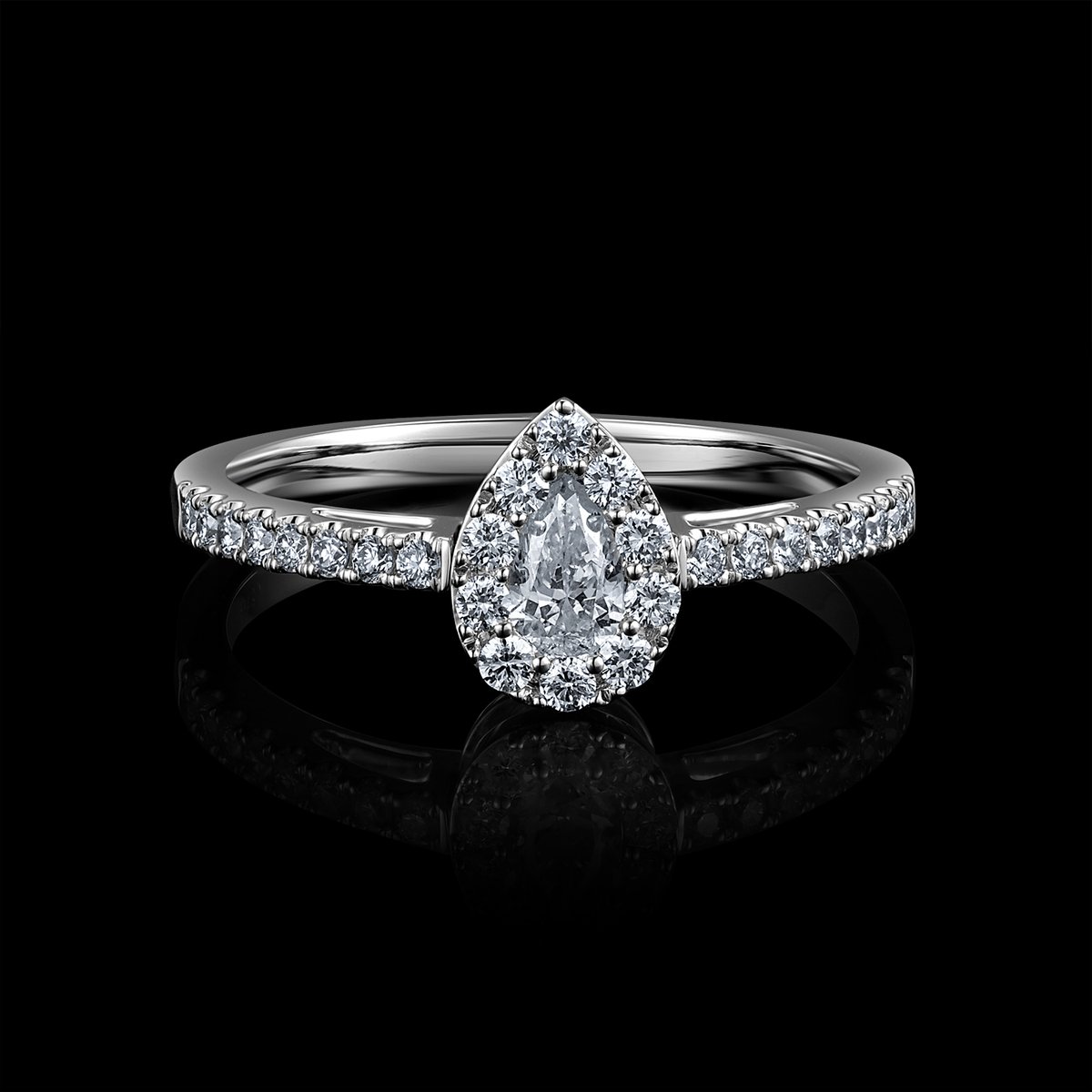 BAGUE OR GRIS 750/00 3.05g 1 DIAMANT POIRE 0.20CT 26 DIAMANTS RONDS 0.30CT