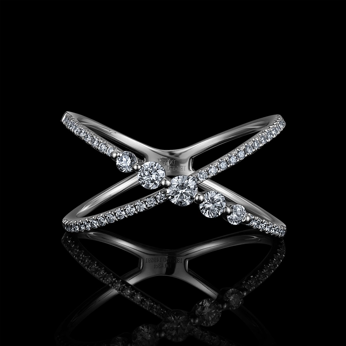 BAGUE OR GRIS 750/00 1.93g 56 DIAMANTS RONDS 0.41CT