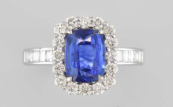 BAGUE OR GRIS 750/00 4.56g 1 SAPHIR 1.89 30 DIAMANT 0.80 T54